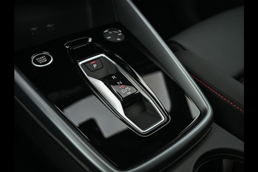 Audi A3 Sportback 45 TFSI e S edition Competition | Nardo Grey | Panoramadak | 5 jr garantie | Ambiance interieur | Sonos Sound | Active Cruise | S-Seats + Memory | Head-Up | Camera | Stoelverwarming | Keyless |