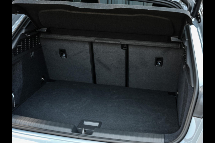Audi A3 Sportback 45 TFSI e S edition Competition | Nardo Grey | Panoramadak | 5 jr garantie | Ambiance interieur | Sonos Sound | Active Cruise | S-Seats + Memory | Head-Up | Camera | Stoelverwarming | Keyless |