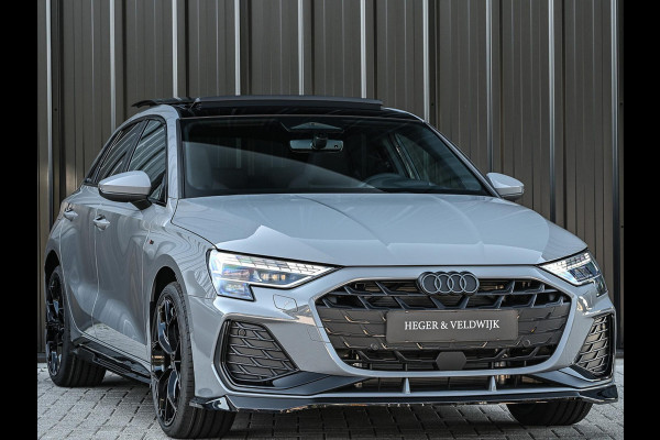 Audi A3 Sportback 45 TFSI e S edition Competition | Nardo Grey | Panoramadak | 5 jr garantie | Ambiance interieur | Sonos Sound | Active Cruise | S-Seats + Memory | Head-Up | Camera | Stoelverwarming | Keyless |