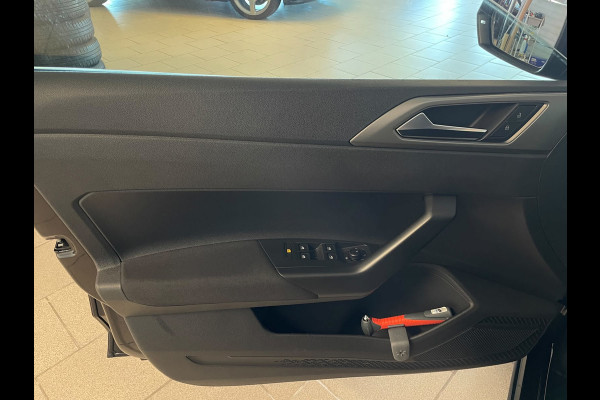 Volkswagen Polo 1.0 TSI Comfortline AIRCO CRUISE NAVI APPLE CARPLAY PRIVACY GLAS LM VELGENPARKEERSENSOREN