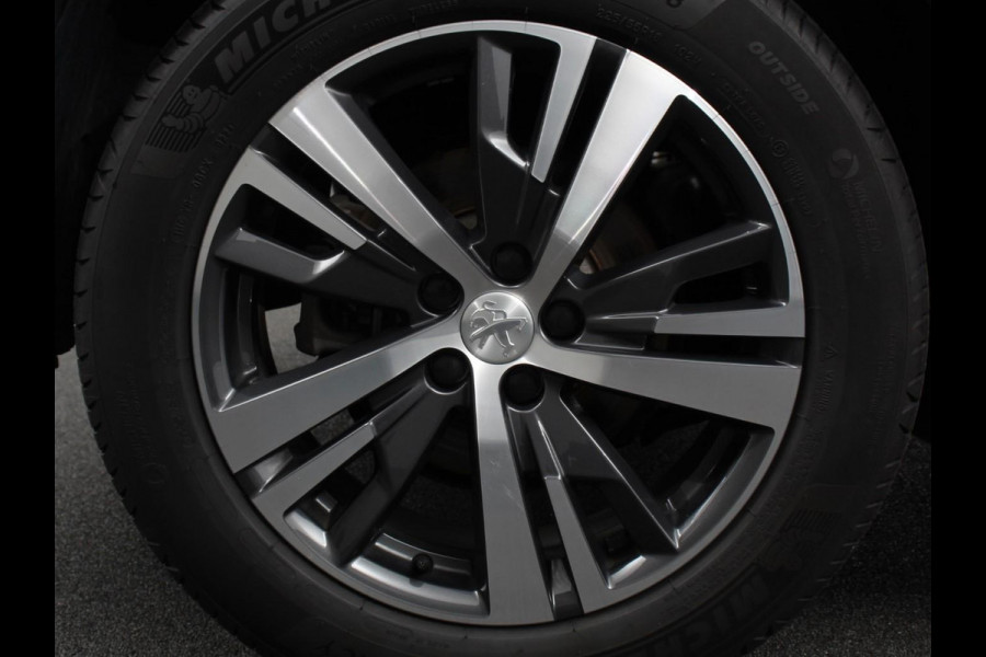 Peugeot 3008 1.2 PureTech Allure Climate control Adaptive cruise control Achteruitrijd camera Parkeersensoren Verwarmde voorstoelen LED Navigatie Apple Carplay/ Android Auto
