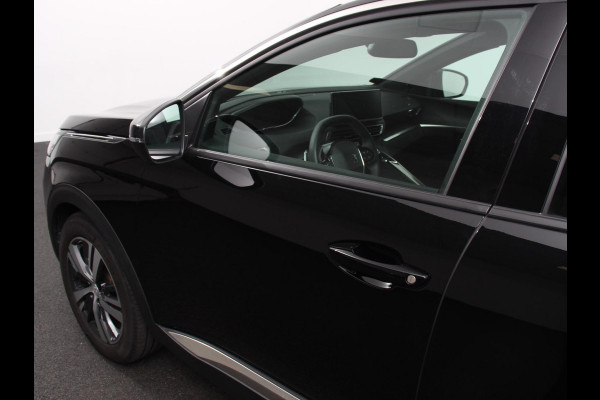 Peugeot 3008 1.2 PureTech Allure Climate control Adaptive cruise control Achteruitrijd camera Parkeersensoren Verwarmde voorstoelen LED Navigatie Apple Carplay/ Android Auto