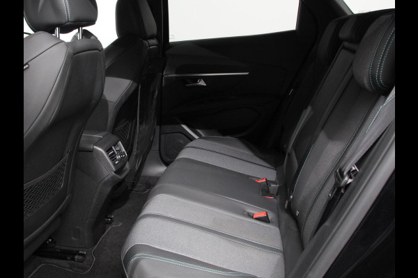 Peugeot 3008 1.2 PureTech Allure Climate control Adaptive cruise control Achteruitrijd camera Parkeersensoren Verwarmde voorstoelen LED Navigatie Apple Carplay/ Android Auto
