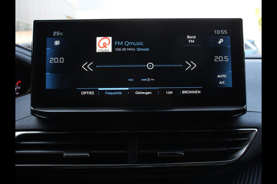 Peugeot 3008 1.2 PureTech Allure Climate control Adaptive cruise control Achteruitrijd camera Parkeersensoren Verwarmde voorstoelen LED Navigatie Apple Carplay/ Android Auto