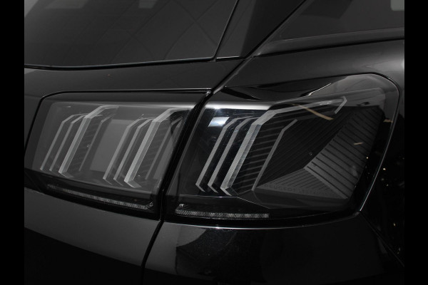Peugeot 3008 1.2 PureTech Allure Climate control Adaptive cruise control Achteruitrijd camera Parkeersensoren Verwarmde voorstoelen LED Navigatie Apple Carplay/ Android Auto
