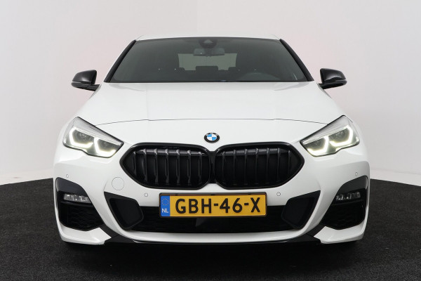 BMW 2 Serie Gran Coupé 218i High Executive (CAMERA, STOELVERWARMING, NAVIGATIE, HUD DISPLAY, DEALER ONDERHOUDEN)
