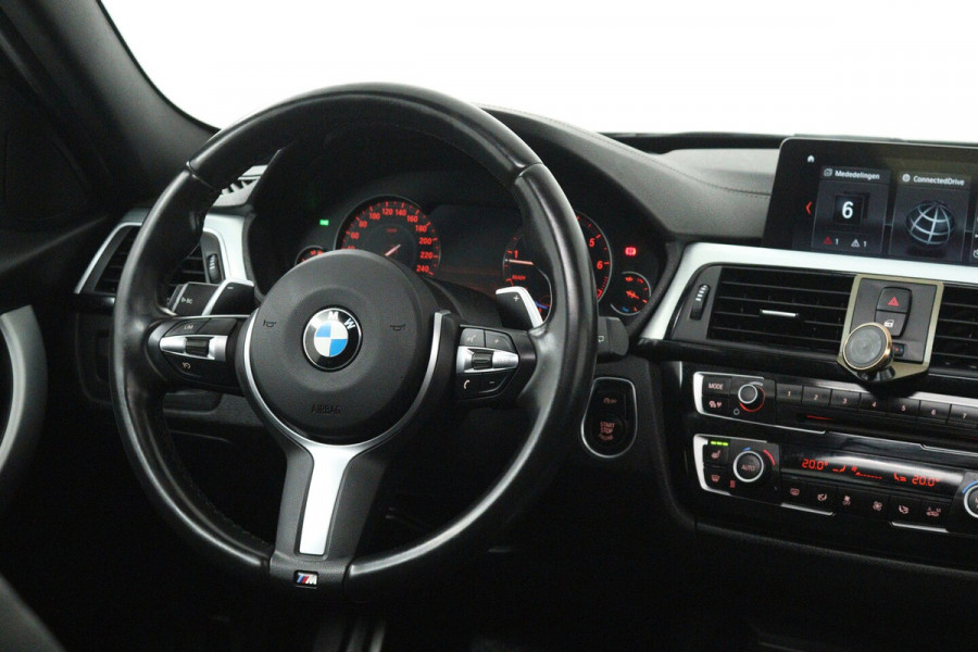BMW 3 Serie Touring 320i Edition M Sport Shadow High Executive (PANORAMADAK, STOELVERWARMING, CAMERA, CRUISE C