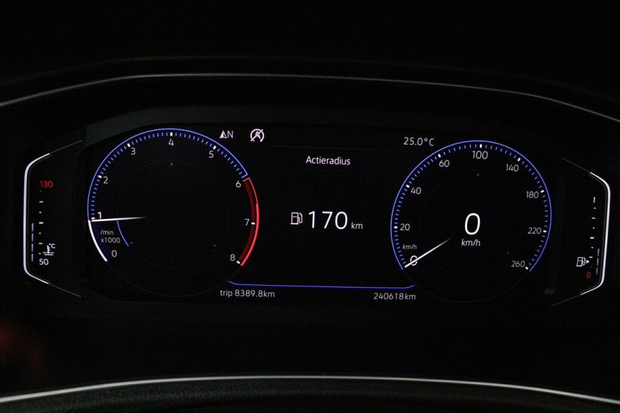 Volkswagen T-Roc 1.0 TSI Style (PANORAMADAK, DIGATALE COCKPIT, PDC, LED, CLIMA, STOELVERWARMING)