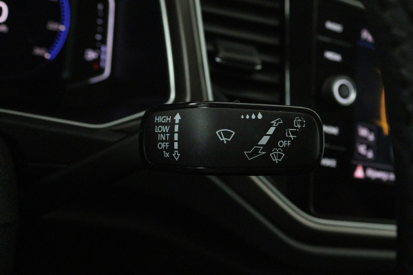 Volkswagen T-Roc 1.0 TSI Style (PANORAMADAK, DIGATALE COCKPIT, PDC, LED, CLIMA, STOELVERWARMING)