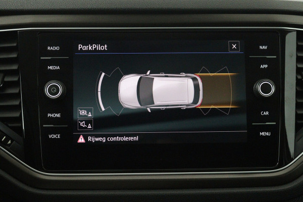 Volkswagen T-Roc 1.0 TSI Style (PANORAMADAK, DIGATALE COCKPIT, PDC, LED, CLIMA, STOELVERWARMING)