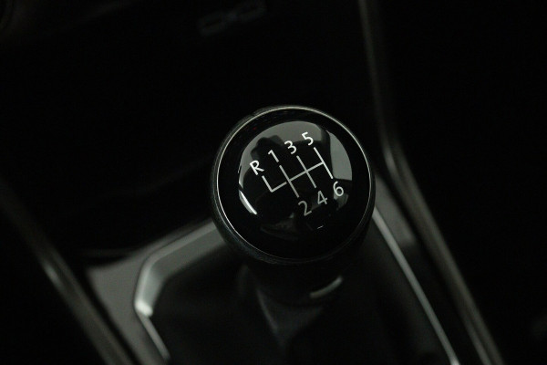 Volkswagen T-Roc 1.0 TSI Style (PANORAMADAK, DIGATALE COCKPIT, PDC, LED, CLIMA, STOELVERWARMING)