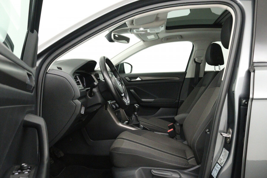 Volkswagen T-Roc 1.0 TSI Style (PANORAMADAK, DIGATALE COCKPIT, PDC, LED, CLIMA, STOELVERWARMING)