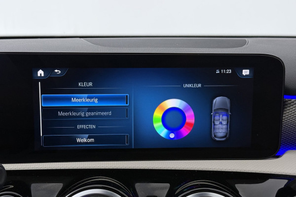 Mercedes-Benz A-Klasse 180 Business Solution Luxury (STOELVERWARMING, SFEERVERLICHTING, NAVIGATIE, CAMERA, PARKEE