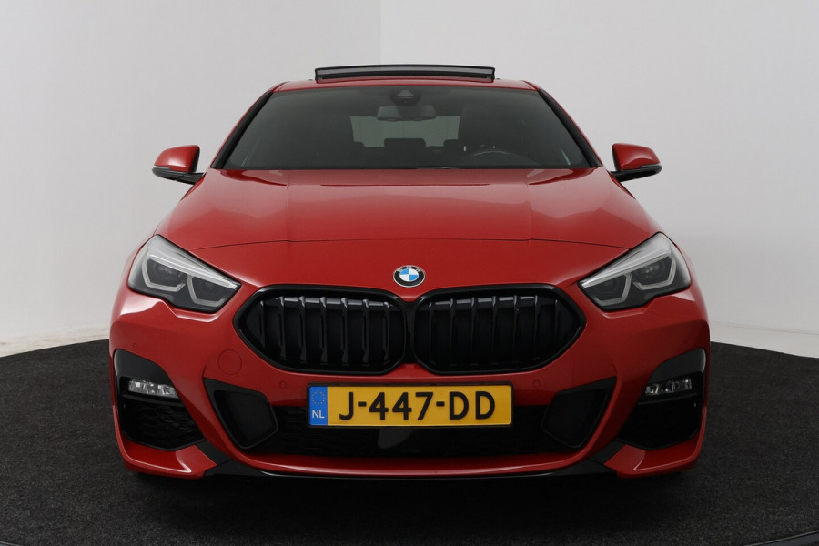BMW 2 Serie Gran Coupé 218i Executive Edition (PANORAMADAK, SFEERVERLICHTING, NAVIGATIE, CRUISE CONTROL, DEALER O