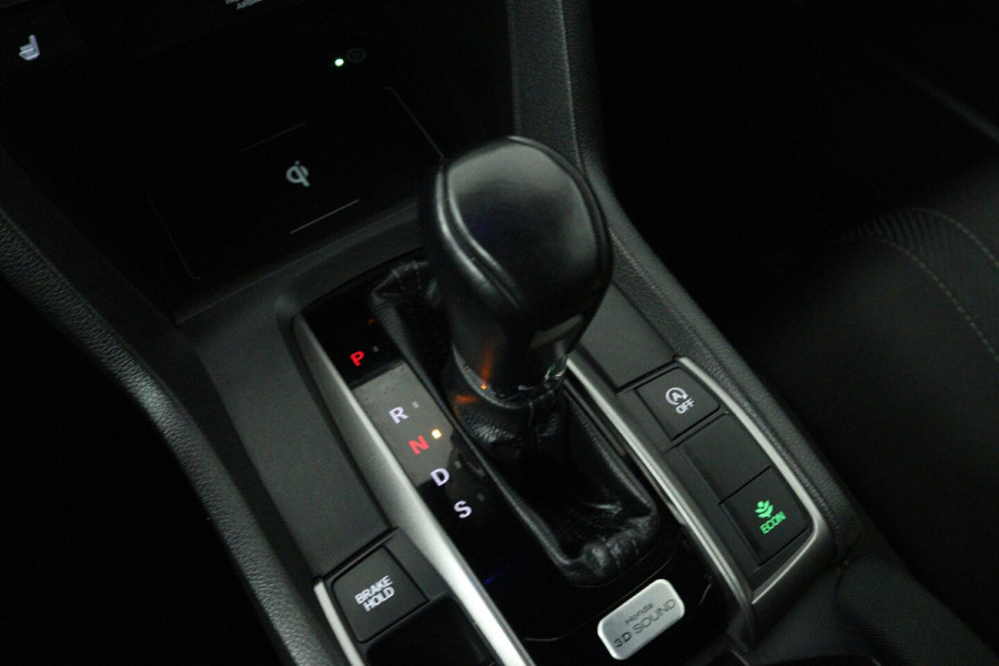 Honda Civic 1.0 i-VTEC Elegance (TREKHAAK, DIGITALE COCKPIT, CAMERA, STOELVERWARMING, CRUISE ADAPTIEF,
