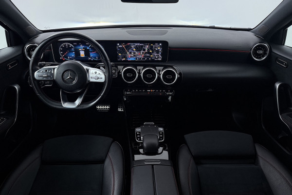 Mercedes-Benz A-Klasse 200 Business Solution AMG (NAVIGATIE, CAMERA, STOELVERWARMING, LED, PDC)