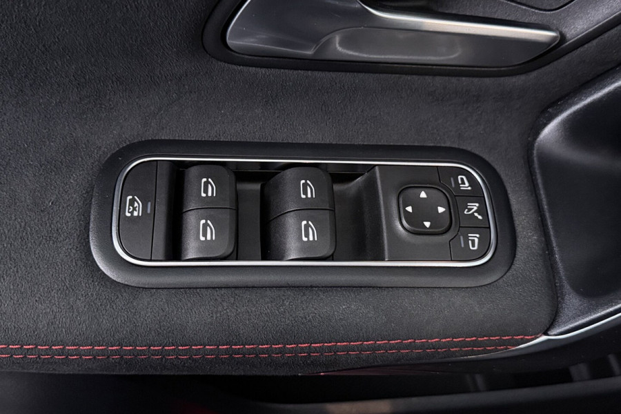 Mercedes-Benz A-Klasse 200 Business Solution AMG (NAVIGATIE, CAMERA, STOELVERWARMING, LED, PDC)