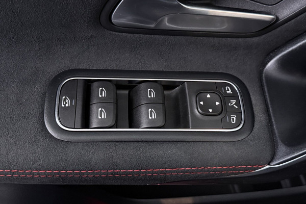 Mercedes-Benz A-Klasse 200 Business Solution AMG (NAVIGATIE, CAMERA, STOELVERWARMING, LED, PDC)