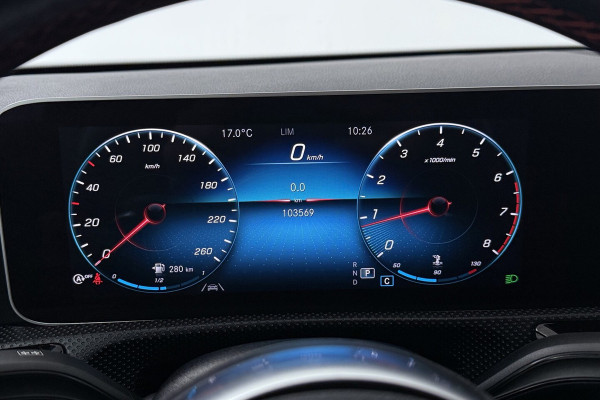 Mercedes-Benz A-Klasse 200 Business Solution AMG (NAVIGATIE, CAMERA, STOELVERWARMING, LED, PDC)