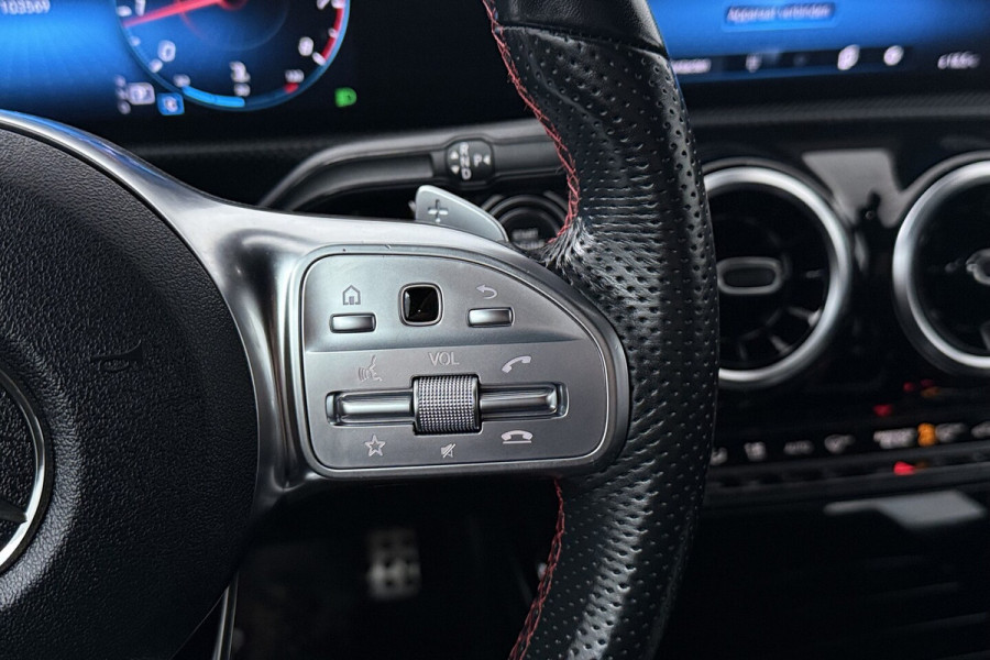 Mercedes-Benz A-Klasse 200 Business Solution AMG (NAVIGATIE, CAMERA, STOELVERWARMING, LED, PDC)