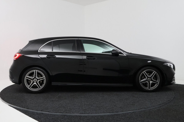 Mercedes-Benz A-Klasse 200 Business Solution AMG (NAVIGATIE, CAMERA, STOELVERWARMING, LED, PDC)