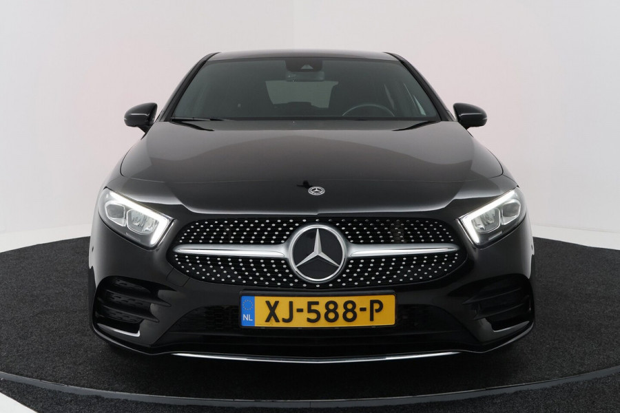 Mercedes-Benz A-Klasse 200 Business Solution AMG (NAVIGATIE, CAMERA, STOELVERWARMING, LED, PDC)