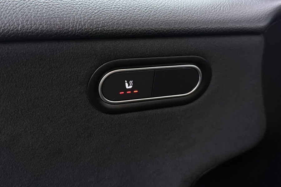 Mercedes-Benz A-Klasse 200 Business Solution AMG (NAVIGATIE, CAMERA, STOELVERWARMING, LED, PDC)