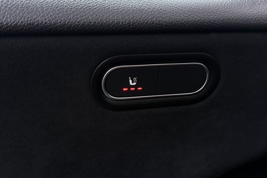 Mercedes-Benz A-Klasse 180 Business Solution AMG (PANORAMADAK, STOELVERWARMING, PDC, CAMERA, NAVIGATIE)