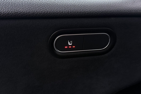 Mercedes-Benz A-Klasse 180 Business Solution AMG (PANORAMADAK, STOELVERWARMING, PDC, CAMERA, NAVIGATIE)