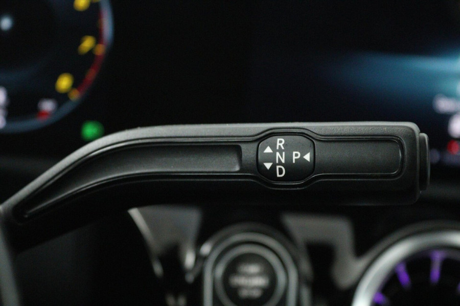 Mercedes-Benz CLA-Klasse 180 Business Solution AMG (PANORAMADAK, AFNEEMBARE TREKHAAK, SFEERVERLICHTING, STOELVERWAR