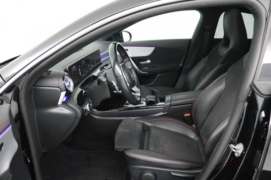 Mercedes-Benz CLA-Klasse 180 Business Solution AMG (PANORAMADAK, AFNEEMBARE TREKHAAK, SFEERVERLICHTING, STOELVERWAR