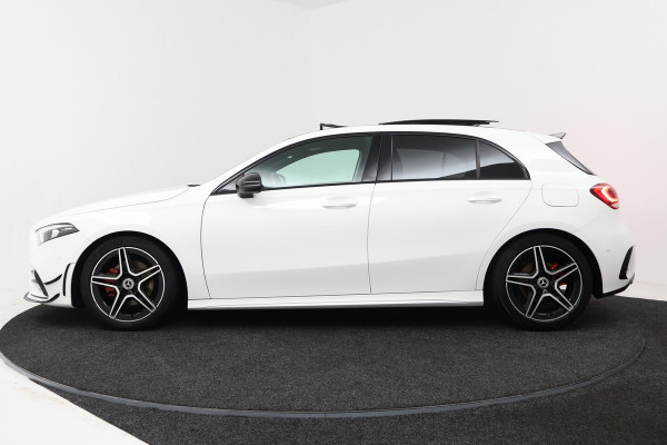 Mercedes-Benz A-Klasse 180 Business Solution AMG (PANORAMADAK, STOELVERWARMING, SFEERVERLICHTING, CAMERA, PARKEER