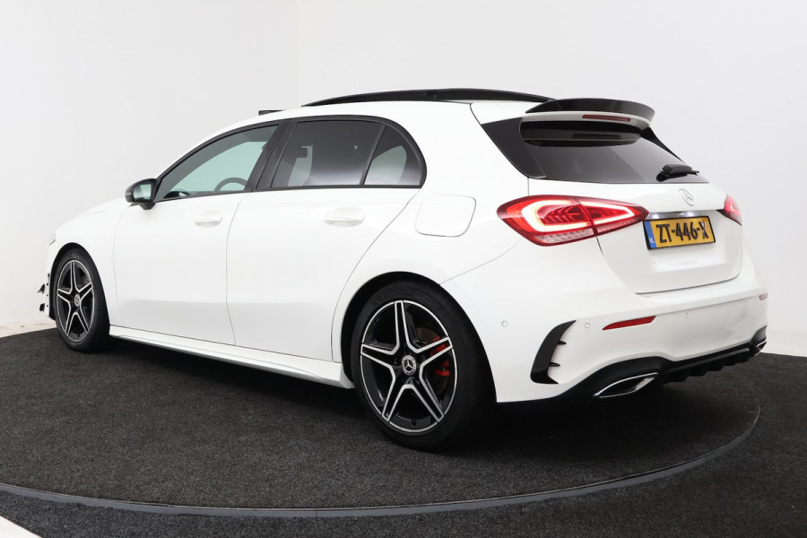 Mercedes-Benz A-Klasse 180 Business Solution AMG (PANORAMADAK, STOELVERWARMING, SFEERVERLICHTING, CAMERA, PARKEER