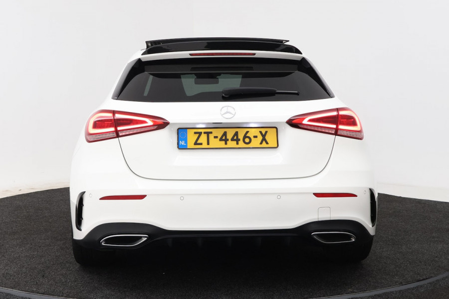Mercedes-Benz A-Klasse 180 Business Solution AMG (PANORAMADAK, STOELVERWARMING, SFEERVERLICHTING, CAMERA, PARKEER