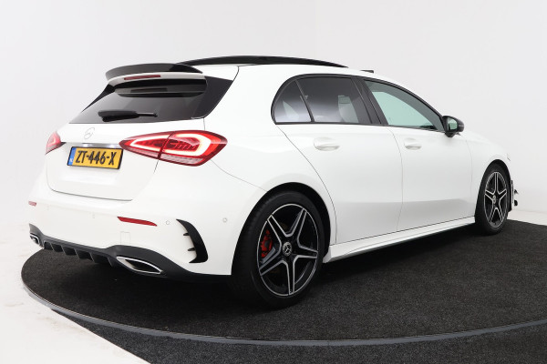 Mercedes-Benz A-Klasse 180 Business Solution AMG (PANORAMADAK, STOELVERWARMING, SFEERVERLICHTING, CAMERA, PARKEER