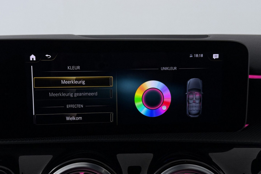 Mercedes-Benz A-Klasse 180 Business Solution AMG (PANORAMADAK, STOELVERWARMING, SFEERVERLICHTING, CAMERA, PARKEER
