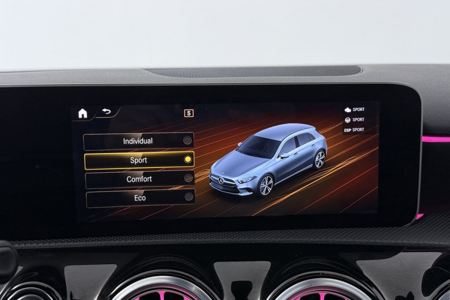 Mercedes-Benz A-Klasse 180 Business Solution AMG (PANORAMADAK, STOELVERWARMING, SFEERVERLICHTING, CAMERA, PARKEER