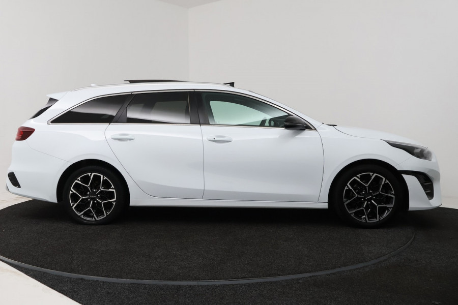 Kia cee'd Sportswagon Ceed 1.5 T-GDi GT-Line (PANORAMADAK, STOEL/STUUR VERWARMING, CAMERA, NAVIGATIE, PARKEERSEN