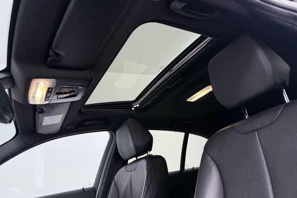 BMW 1-serie 118i High Executive Sport-Line (SCHUIF/KANTELDAK, GROOT-NAVIGATIE, STOELVERWARMING, SPORTS