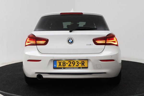 BMW 1-serie 118i High Executive Sport-Line (SCHUIF/KANTELDAK, GROOT-NAVIGATIE, STOELVERWARMING, SPORTS