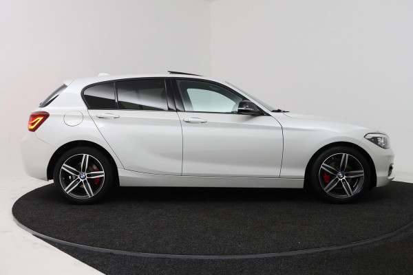 BMW 1-serie 118i High Executive Sport-Line (SCHUIF/KANTELDAK, GROOT-NAVIGATIE, STOELVERWARMING, SPORTS
