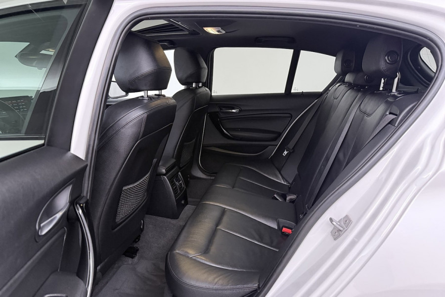 BMW 1-serie 118i High Executive Sport-Line (SCHUIF/KANTELDAK, GROOT-NAVIGATIE, STOELVERWARMING, SPORTS