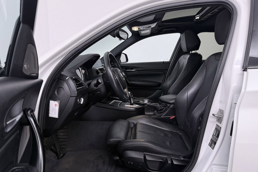 BMW 1-serie 118i High Executive Sport-Line (SCHUIF/KANTELDAK, GROOT-NAVIGATIE, STOELVERWARMING, SPORTS