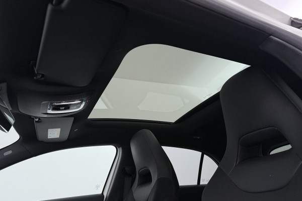 Mercedes-Benz A-Klasse 180 Business Solution AMG (PANORAMADAK, STOELVERWARMING, CAMERA, SFEERVERLICHTING, ELEKTR