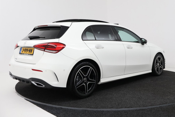 Mercedes-Benz A-Klasse 180 Business Solution AMG (PANORAMADAK, STOELVERWARMING, CAMERA, SFEERVERLICHTING, ELEKTR
