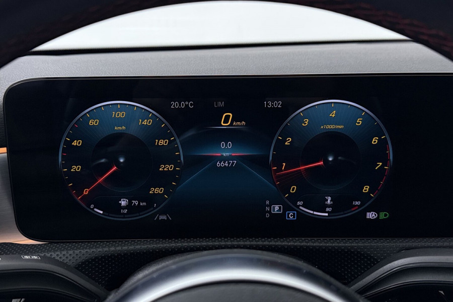Mercedes-Benz A-Klasse 180 Business Solution AMG (PANORAMADAK, STOELVERWARMING, CAMERA, SFEERVERLICHTING, ELEKTR