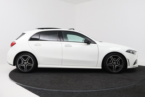 Mercedes-Benz A-Klasse 180 Business Solution AMG (PANORAMADAK, STOELVERWARMING, CAMERA, SFEERVERLICHTING, ELEKTR