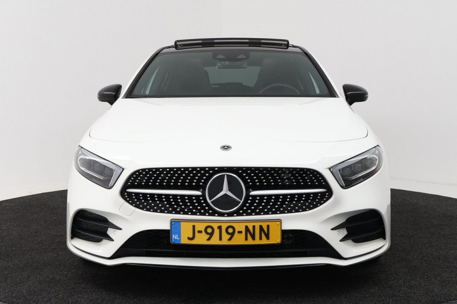 Mercedes-Benz A-Klasse 180 Business Solution AMG (PANORAMADAK, STOELVERWARMING, CAMERA, SFEERVERLICHTING, ELEKTR