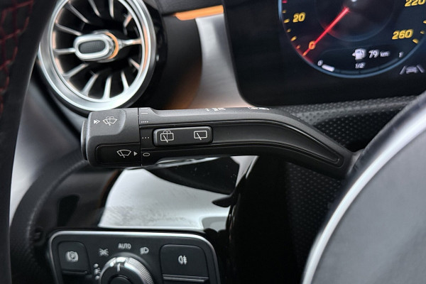 Mercedes-Benz A-Klasse 180 Business Solution AMG (PANORAMADAK, STOELVERWARMING, CAMERA, SFEERVERLICHTING, ELEKTR