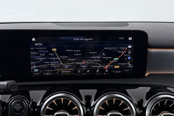Mercedes-Benz A-Klasse 180 Business Solution AMG (PANORAMADAK, STOELVERWARMING, CAMERA, SFEERVERLICHTING, ELEKTR